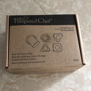 Pampered Chef fruit and cheese cutter- new in box